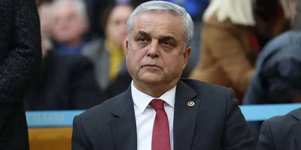 Hasan Ufuk Çakır lascia il CHP e si unisce all'AK Parti