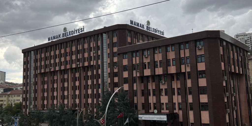 Il Comune di Mamak sotto accusa: i cittadini costretti a pagare le bollette dei beni immobili dati in affitto