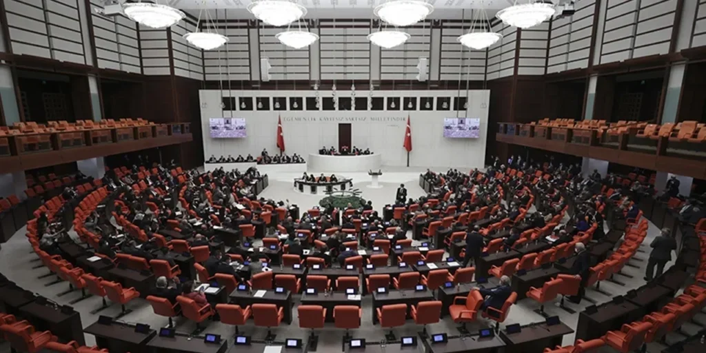 CHP raggiunge 139 seggi grazie a quattro nuove adesioni di deputati indipendenti