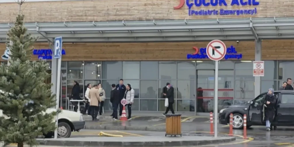 23 studenti ospedalizzati dopo sospetto avvelenamento in scuola di Kütahya, Turchia