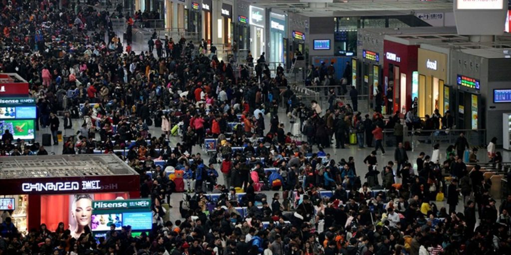 Cina registra record storico di viaggi durante la festa nazionale con 2,43 miliardi di spostamenti