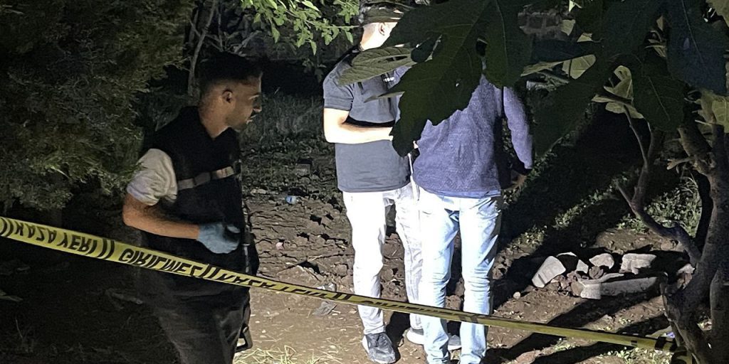 Çocukların kazdığı toprak dehşeti ortaya çıkardı! Yeni doğan bebeği caminin bahçesine gömdüler