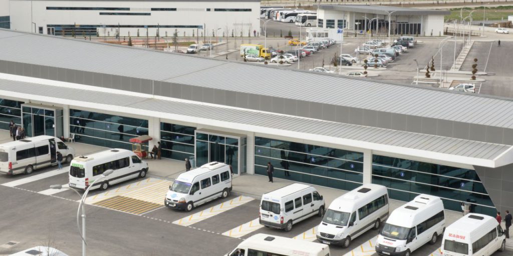 Furto di 1,5 Milioni di Lire alla Stazione degli Autobus di Çorum: Indagine Amministrativa e Possibili Conseguenze