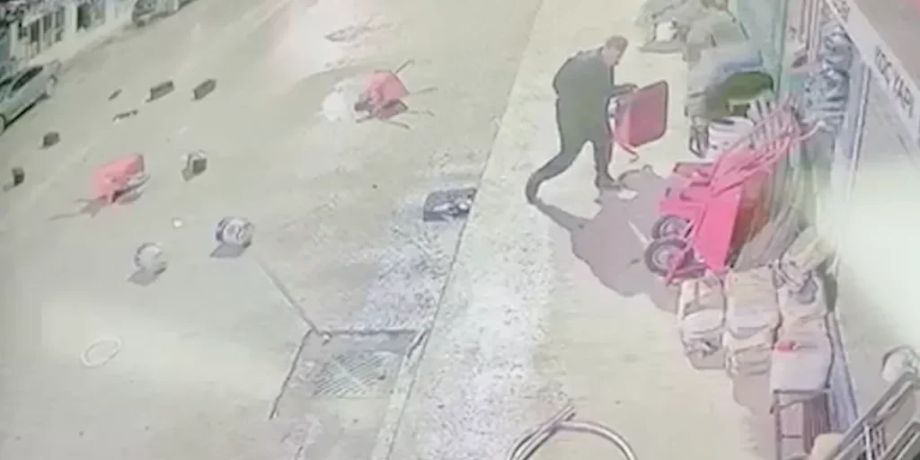 Incidente inaspettato a Çorum: oggetto che tocca la mano viene lanciato sulla strada