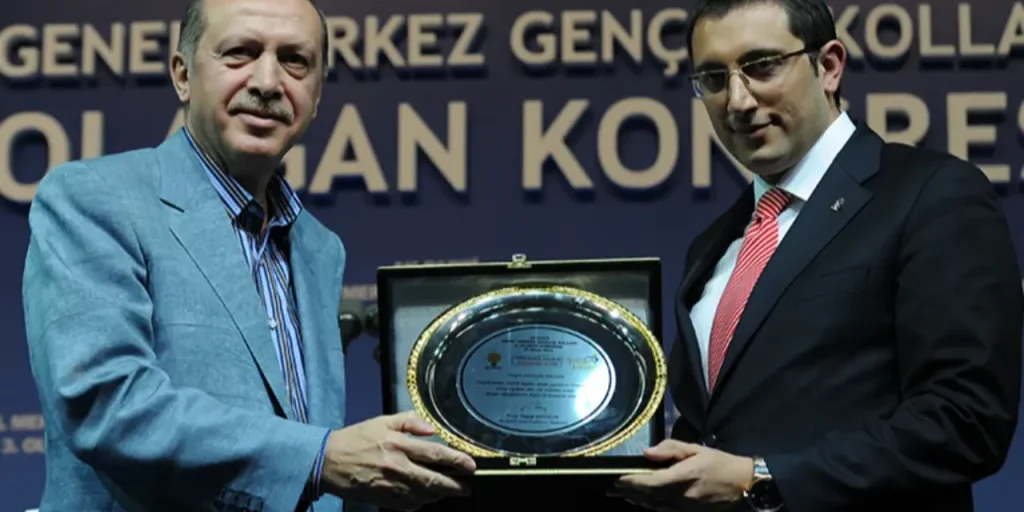 Consigliere del presidente critica i giudici per i loro post sui social media