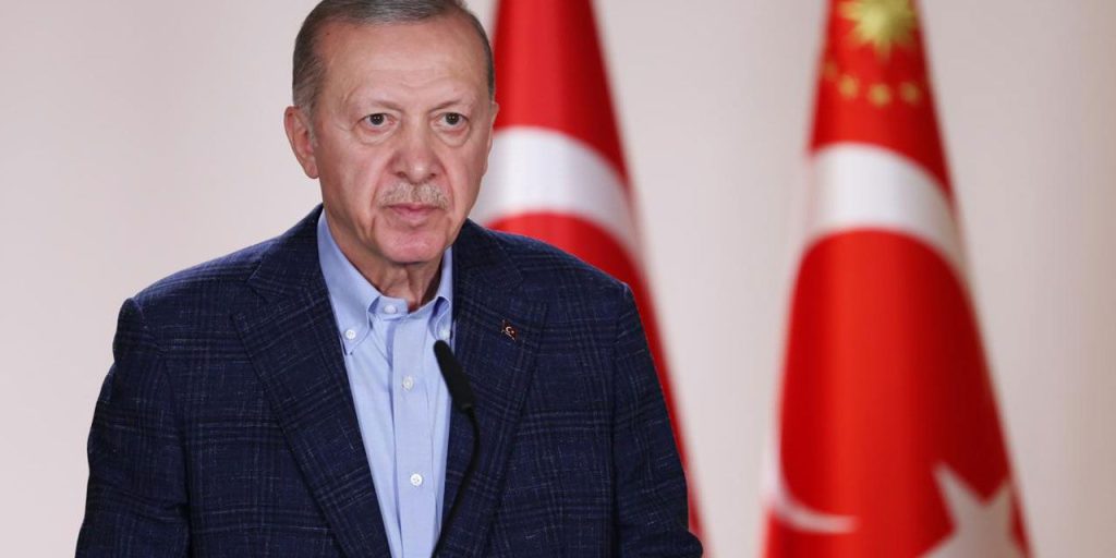 Cumhurbaşkanı Erdoğan, Aliya İzetbegoviç'i vefatının yıl dönümünde andı