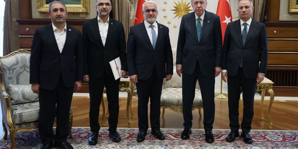 Cumhurbaşkanı Erdoğan, HÜDAPAR Genel Başkanı Yapıcıoğlu'nu kabul etti