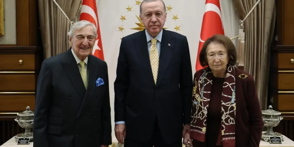 Presidente Erdoğan accoglie Rahmi Koç e Semahat Arsel