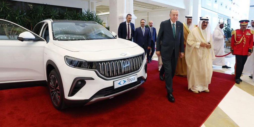 Cumhurbaşkanı Erdoğan, Kuveyt Emiri es Sabah'a Togg hediye etti