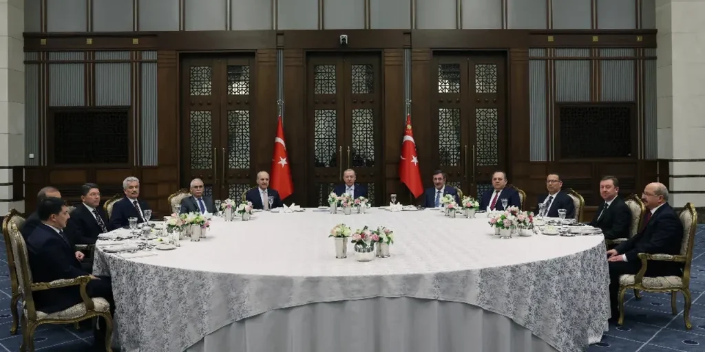 Erdoğan incontra i vertici del potere legislativo, esecutivo e giudiziario