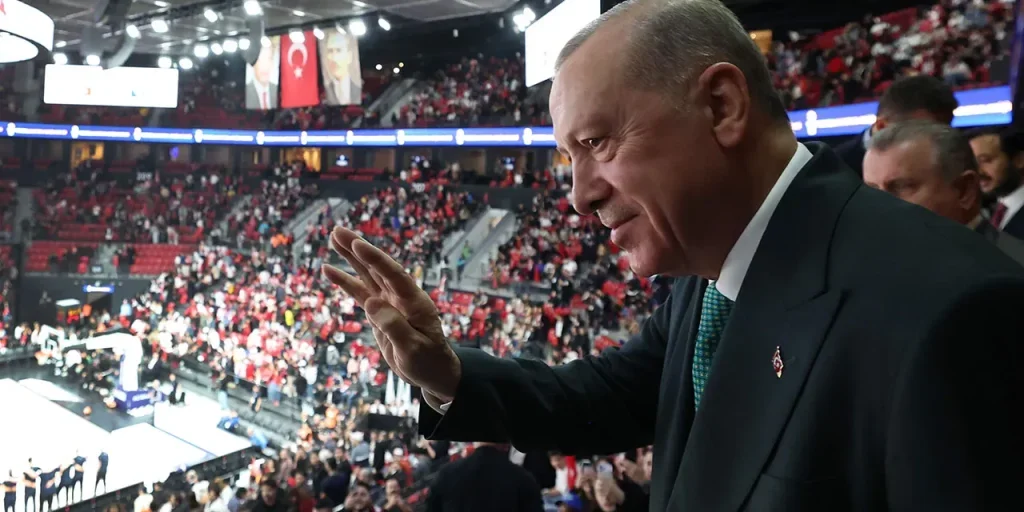 Presidente Erdoğan osserva la vittoria della nazionale di basket turca contro la Bosnia ed Erzegovina nelle qualificazioni per la Coppa del Mondo FIBA 2027