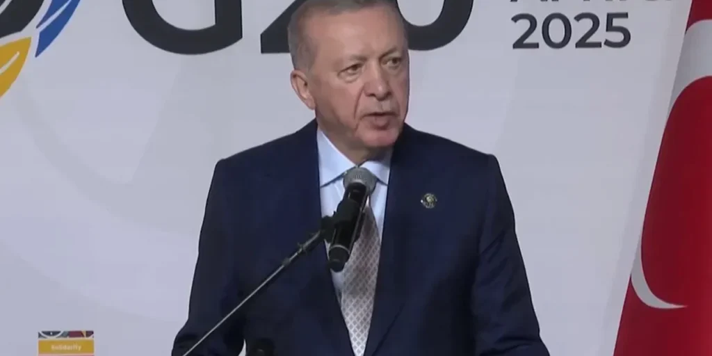 Erdoğan parla al G20 in Sudafrica: annuncia telefonata con Putin e impegno per la pace in Ucraina