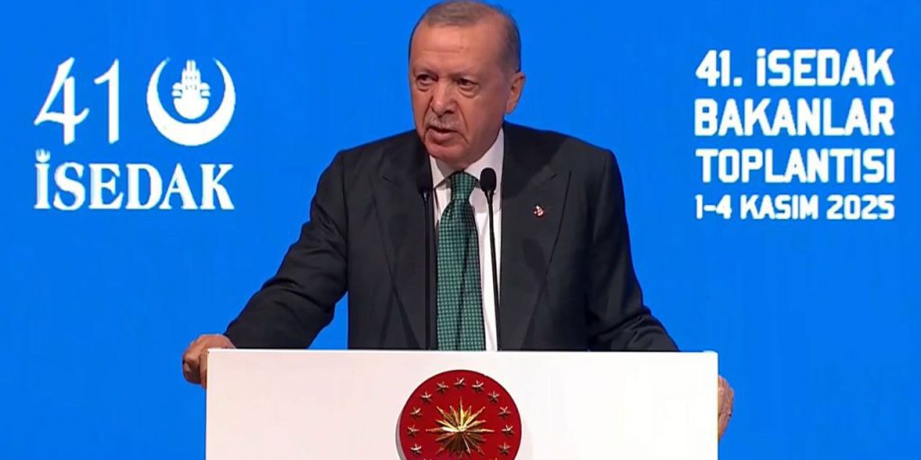 Il Presidente Erdoğan annuncia un programma di sostegno speciale per la Siria durante la cerimonia di apertura di İSEDAK a Istanbul