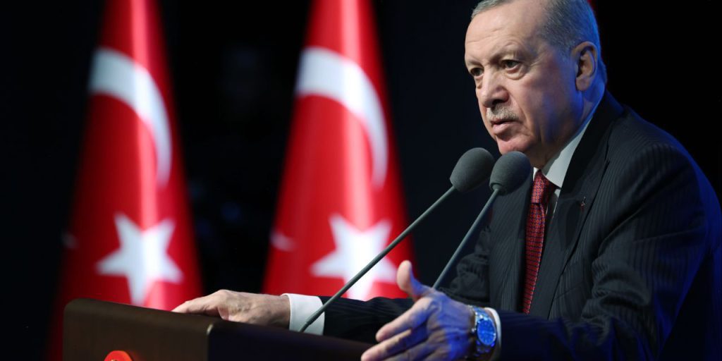 Cumhurbaşkanı Erdoğan'dan Özgür Özel'e tepki: Giderek saldırgan hale geliyor