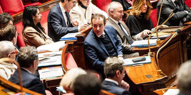 Dissoluzione dell'Assemblea nazionale: tensione politica e l'uso dell'articolo 49.3 per il bilancio
