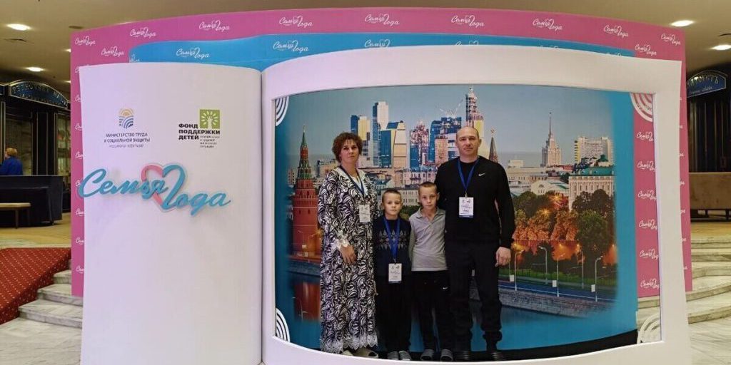 Famiglia Numerosa della DNR Vince Concorso Nazionale in Russia