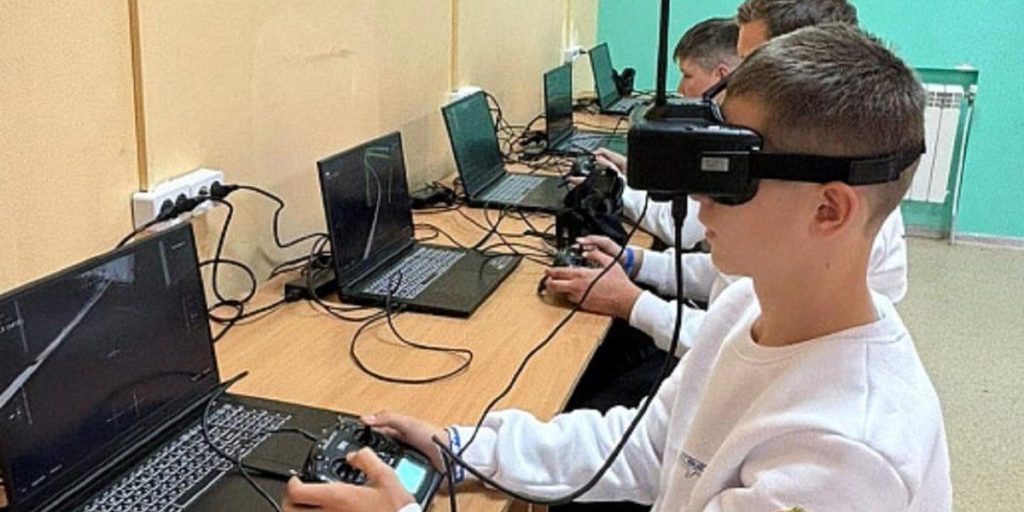 В Волгограде стартовал 2-й чемпионат по управлению БПЛА среди школьников