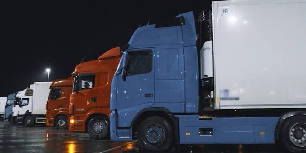 Crisi commerciale tra Cina e Russia: oltre 5.000 camion bloccati al confine con il Kazakistan