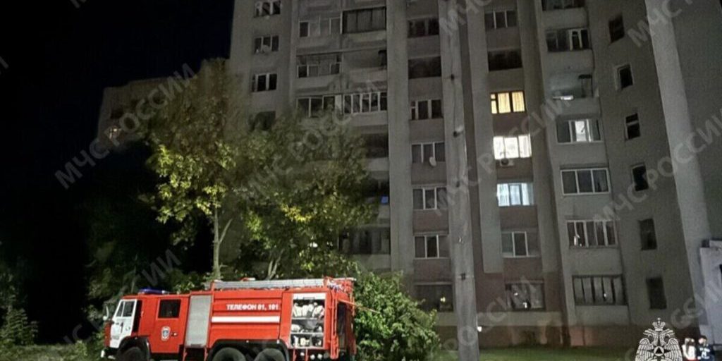 "Incendio a Bryansk: soccorso tempestivo salva il proprietario dell'appartamento"