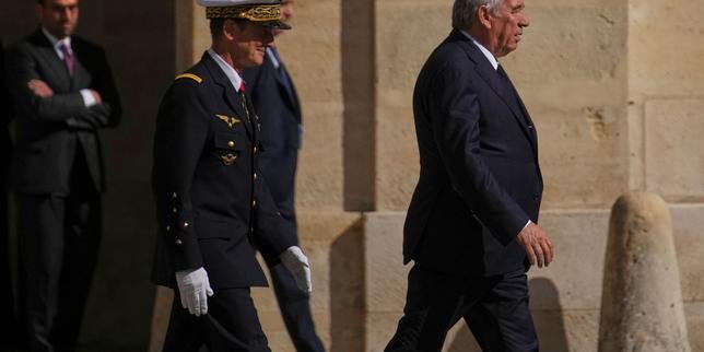 "François Bayrou: la critica alle forze politiche francesi e il futuro incerto del governo"