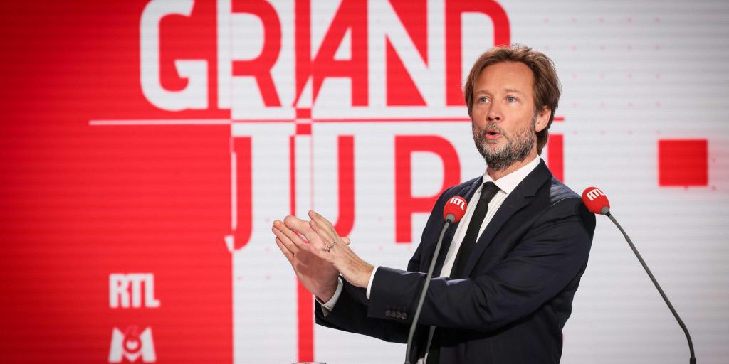 Budget 2026 Francia Boris Vallaud Chiede Cambiamento di Rotta a Sébastien Lecornu