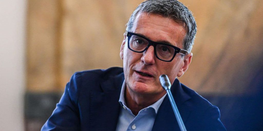 "La BCE approva l'aumento della quota della famiglia Del Vecchio in Banca Monte dei Paschi di Siena: cosa significa per il futuro della banca italiana?"