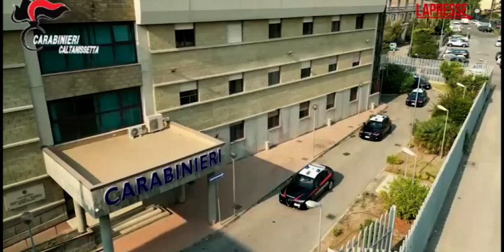 Aggressione a un prete a Gela: arrestato un 26enne e rifletti sulla sicurezza dei luoghi di culto 

Approfondimento
L'aggressione al parroco di Gela ha sollevato preoccupazioni sulla sicurezza dei luoghi di culto e sulla necessità di aumentare le misure di protezione per i religiosi. La vicenda è ancora in corso di indagine, ma già si possono trarre alcune conclusioni sulla gravità dell'evento e sulla necessità di una risposta adeguata da parte delle autorità.

Possibili Conseguenze
Le conseguenze dell'aggressione al parroco di Gela potrebbero essere gravi e di lungo termine. La comunità locale potrebbe essere scossa dalla violenza dell'evento e potrebbe esserci un aumento della tensione e della paura tra i fedeli. Inoltre, l'aggressione potrebbe avere ripercussioni sulla libertà di culto e sulla sicurezza dei luoghi di culto in generale.

Opinione
L'aggressione al parroco di Gela è un evento grave e inaccettabile. La violenza contro i religiosi e i luoghi di culto è una minaccia alla libertà di culto e alla sicurezza di tutti. È fondamentale che le autorità prendano misure adeguate per prevenire simili eventi e per proteggere i religiosi e i luoghi di culto.

Analisi Critica dei Fatti
L'analisi dei fatti dell'aggressione al parroco di Gela rivela una serie di elementi preoccupanti. La presenza di disturbi di personalità e di fanatismo religioso nel soggetto aggressore suggerisce una complessità del caso che richiede un'indagine approfondita e una risposta adeguata da parte delle autorità.

Relazioni con altri fatti
L'aggressione al parroco di Gela non è un evento isolato. Ci sono stati altri casi di violenza contro i religiosi e i luoghi di culto in Italia e nel mondo. È fondamentale che le autorità prendano misure adeguate per prevenire simili eventi e per proteggere i religiosi e i luoghi di culto.

Contesto storico
L'aggressione al parroco di Gela si inserisce in un contesto storico di violenza e di intolleranza contro i religiosi e i luoghi di culto. È fondamentale che le autorità prendano misure adeguate per prevenire simili eventi e per proteggere i religiosi e i luoghi di culto.

Fonti
Questo articolo proviene da LaPresse. L'articolo originale può essere trovato al seguente link: Prete accoltellato a Gela, le immagini dell'aggressione