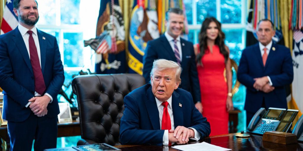 Trump esita a imporre nuove sanzioni alla Russia in vista dell'incontro con Putin