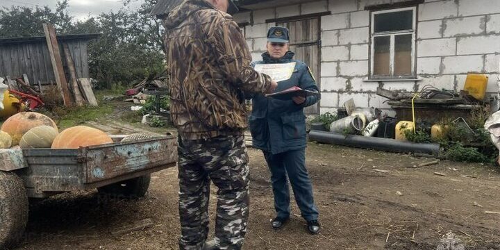 Спасатели напомнили брянцам о необходимости убирать сухую траву