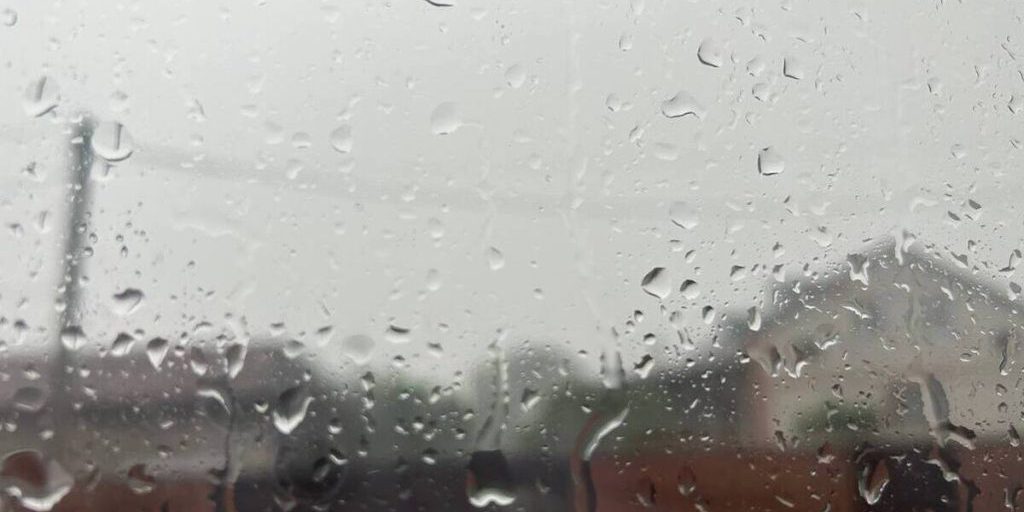 "Temporali e fenomeni meteorologici pericolosi in arrivo nello Stavropol Krai: consigli e precauzioni da seguire"