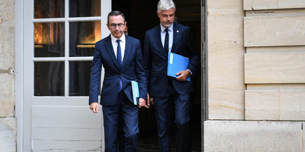 Derrière les négociations entre la droite et Sébastien Lecornu, la guerre larvée entre Bruno Retailleau et Laurent Wauquiez