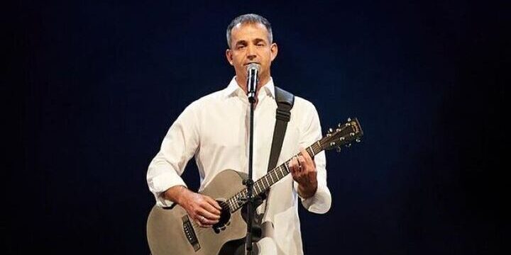 Dmitrij Pevcov Incanta il Pubblico di Belgorod con la Sua Arte