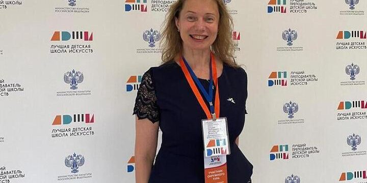 Insegnante di Stavropol' Vincitrice nel Caucaso Nord Si Dirige a Mosca per il Concorso Nazionale di Educazione Artistica