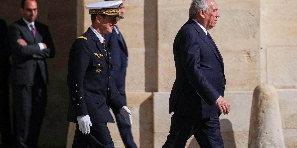 "François Bayrou e il MoDem: le tensioni interne e il futuro della politica francese"