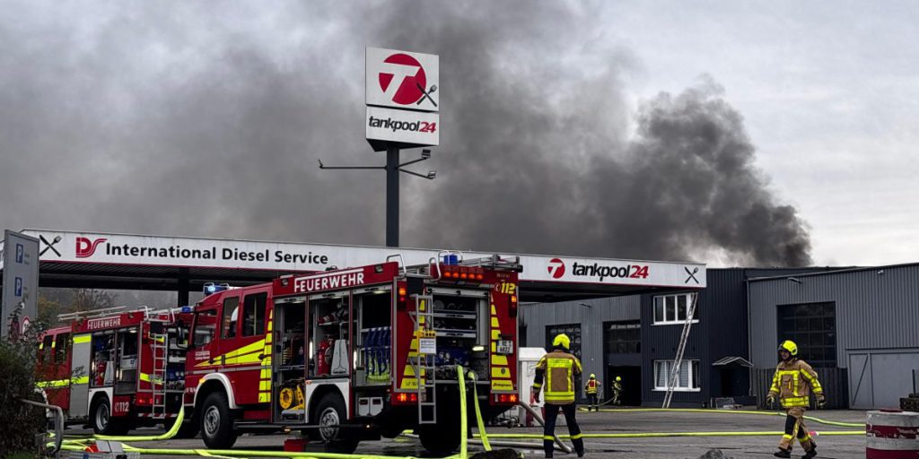 Schwere Explosion an Tankstelle in NRW! ++ 2 Personen schweben in Lebensgefahr