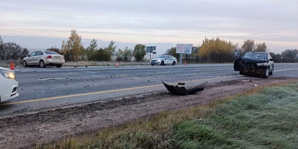 В районе Вологды на трассе М-8 в лобовом столкновении пострадали два человека
