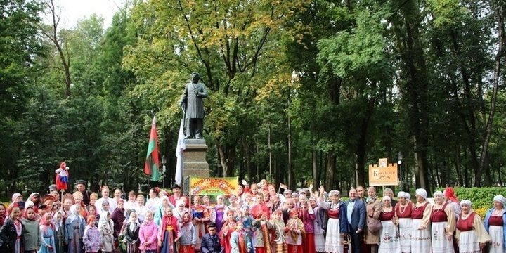 Concorso Internazionale di Folklore e Artigianato a Smolensk: Una Celebrazione della Cultura e della Creatività Russa