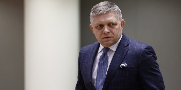 Fico accusa Politico di minacciare le relazioni con gli Stati Uniti