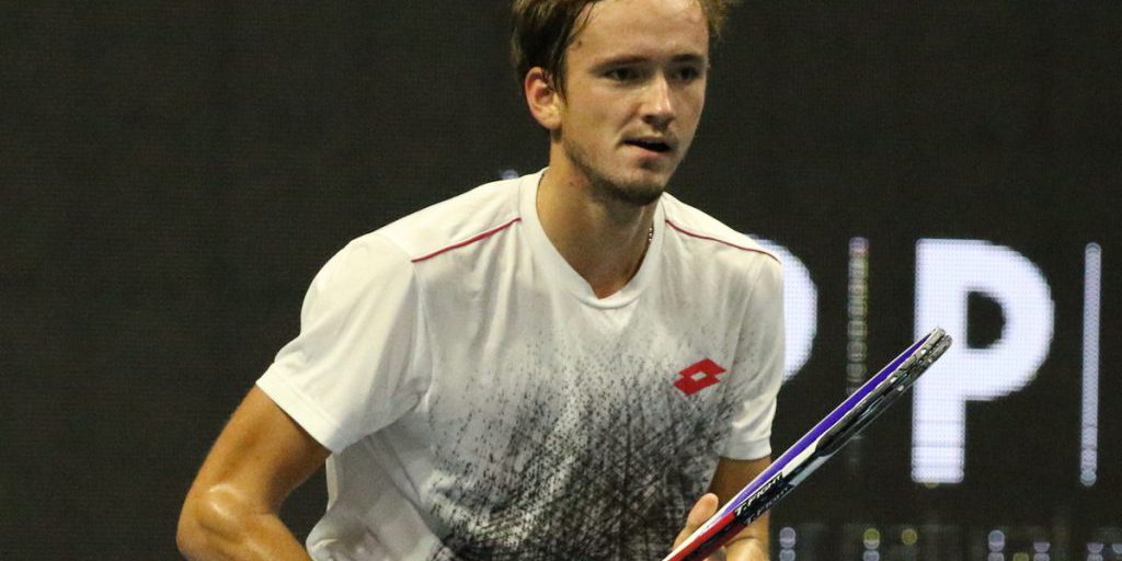 Medvedev Vince a Shanghai ma la sua Esultanza Solleva Critiche