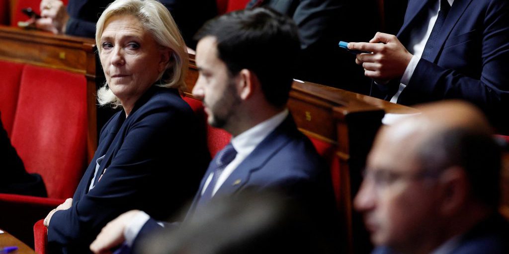 Marine Le Pen e il Partito Nazionale: una nuova strategia per influenzare l'economia francese