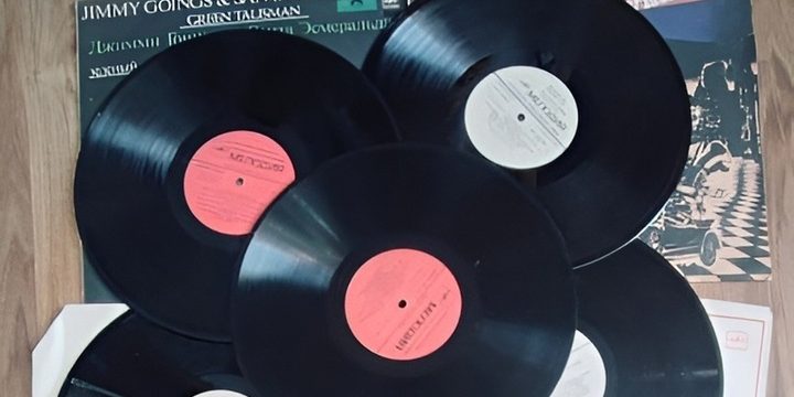 Donna a Tveri arrestata per furto e vendita di oggetti d'epoca appartenenti al proprietario di casa