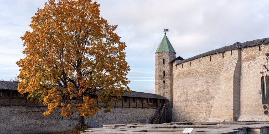 Escursione storica a Pskov: scopri il Cremlino e l'Angolo di Varlaam con il Museo-Riserva di Pskov
