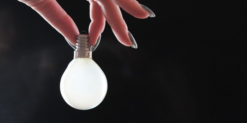 Interruzione di corrente elettrica nella regione di Kahovsk causa problemi alla popolazione locale e all'economia