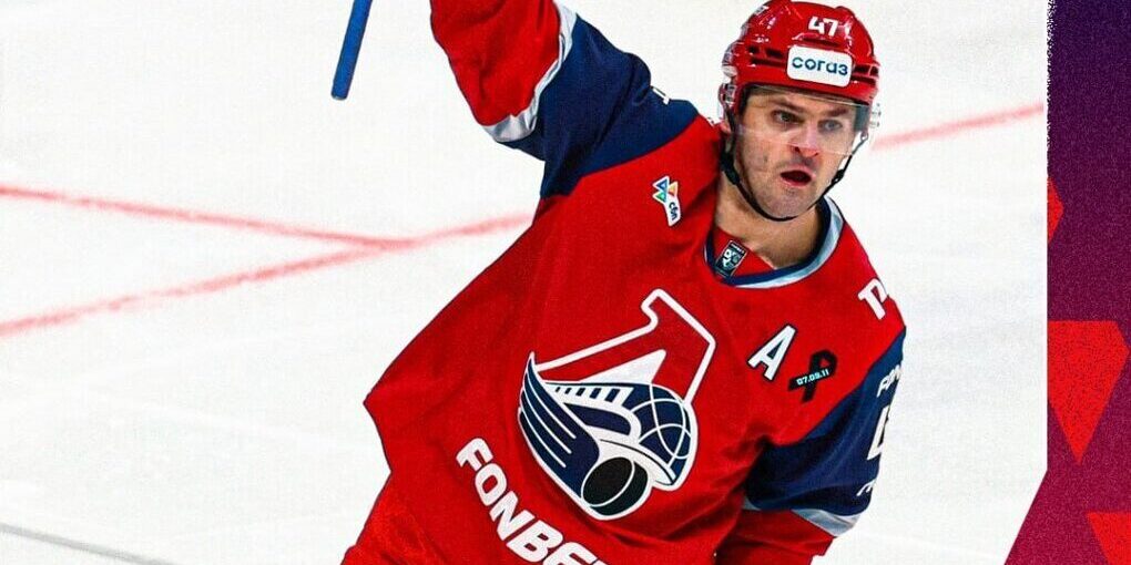 Il Lokomotiv di Jaroslavl' Trionfa con una Vittoria Schiacciante nella Nuova Serie Casalinga di Hockey su Ghiaccio