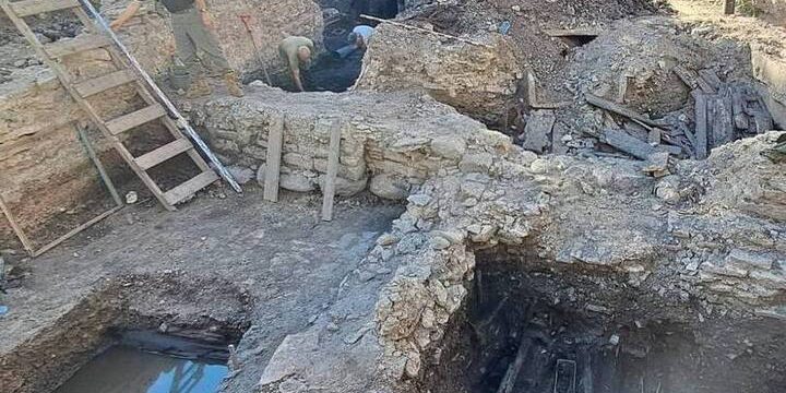 Restauro della Chiesa di Nicola a Pskov: Un Importante Passo per la Conservazione del Patrimonio Culturale Russo