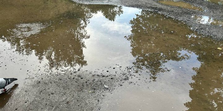 Manutenzione straordinaria sulla strada per il sito di smaltimento rifiuti in Kolsky: un passo verso una gestione più sicura e efficiente dei rifiuti solidi urbani