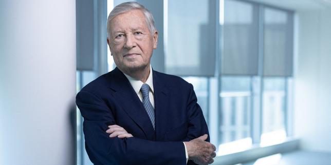 "La crisi politica e sociale in Francia: le preoccupazioni di Alain Duhamel"