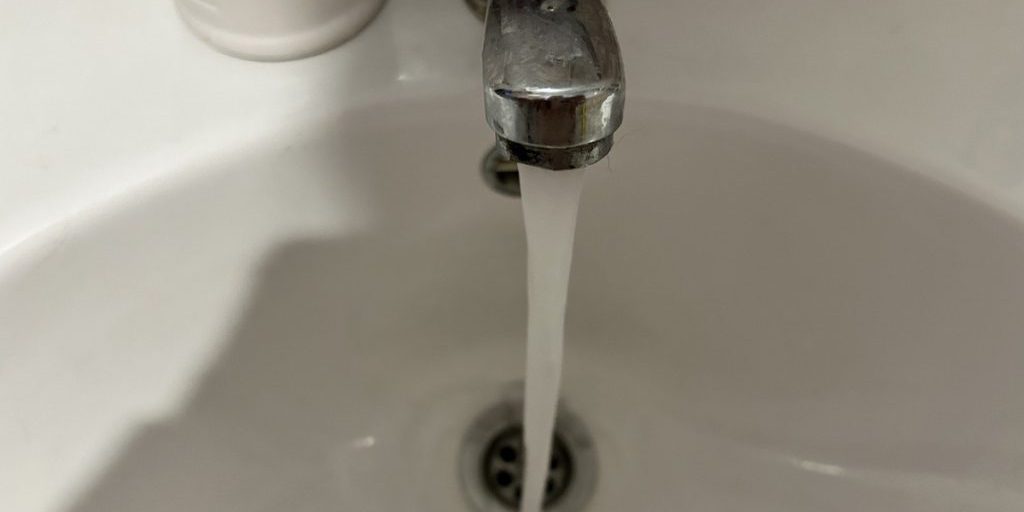 Местами в Мурманске отключили тепло и горячую воду 9 октября