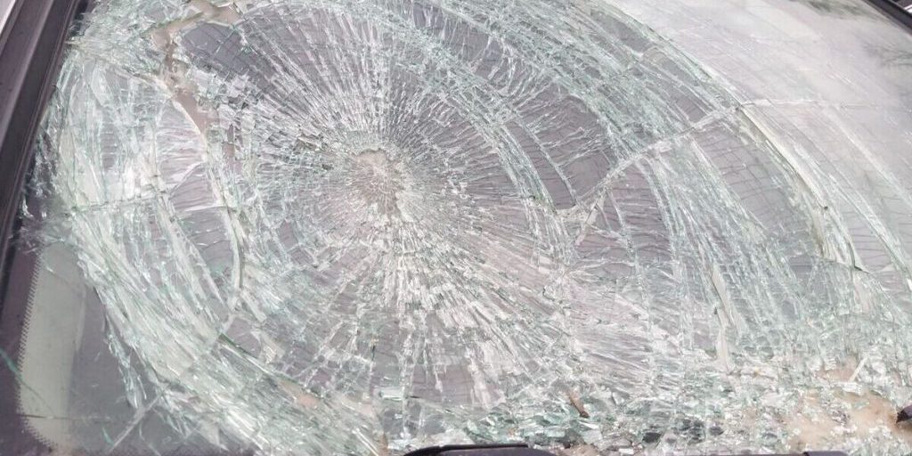 Водитель на «Ладе» выехал на встречную полосу и разбился насмерть в Петербурге