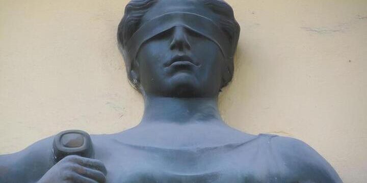 "Uomo trovato morto in casa dopo lite legata all'alcol: indagini in corso"